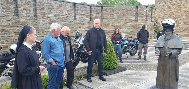 Die Kentenich-Statue wurde auch zum Biker.