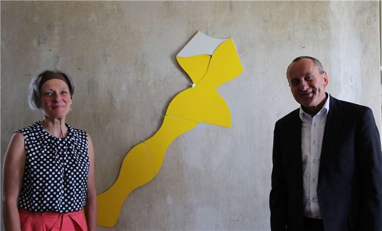 Die Keramikkünstlerin Kyra Spieker empfing Minister Wolf in Höhr-Grenzhausen. Foto: MWWK