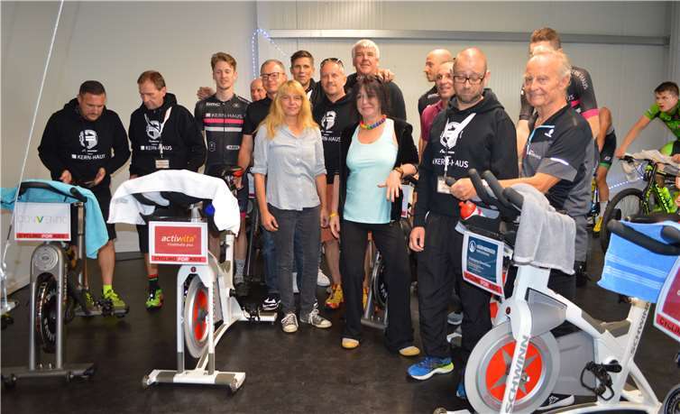 Die Kernhaus-Gruppe nahmen beim Spinning-Marathon teil.AB