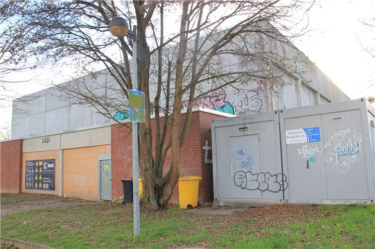 Die Kernsanierung der Rudi-Altig-Halle ist eines der Großprojekte beim Wiederaufbau in Sinzig.  Foto: GS