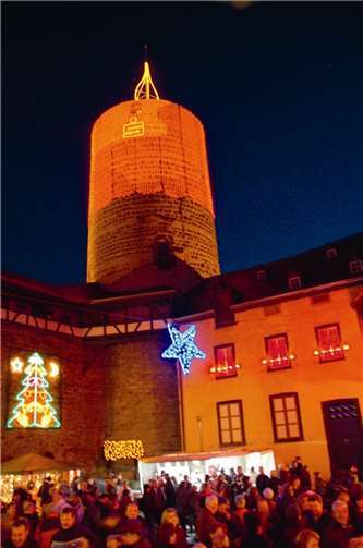 Die Kerze am Goloturm wird am 30. November gegen 17.15 Uhr entzündet. Guido Dietrich