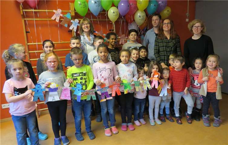 Die Kette ist rund 1800 Meter lang und ganze 20 Meter davon stammen von den Kindern aus Neuwied. Privat
