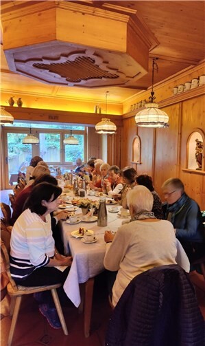 Die Kfd-Frauen beim gemeinsamen Kaffeetrinken nach der Wallfahrt. Foto: privat