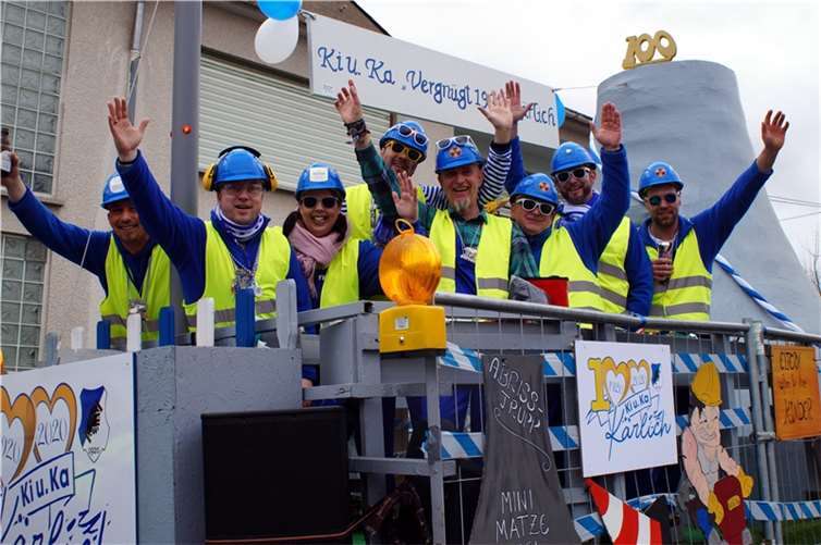 Die Ki und Ka Kärlich thematisierte auf ihrem Motivwagen den Abriss des Kühlturm...