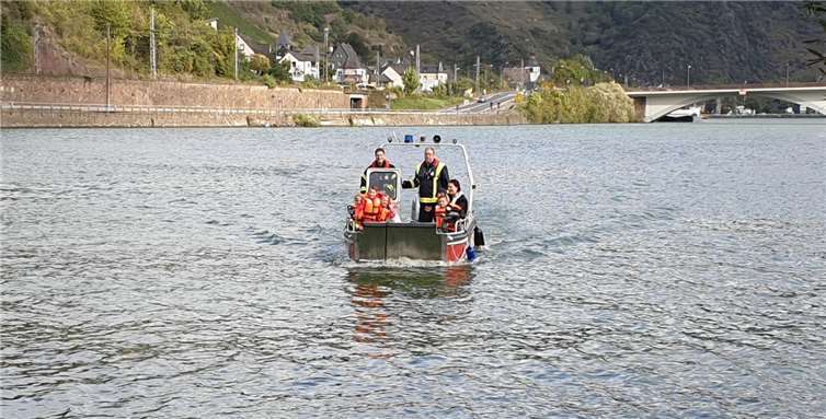 Die Kidner unternahmen eine Bootsfahrt mit dem Rettungsboot. Foto: privat