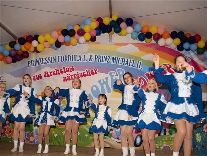 Die Kids des Möhnenclub Arzheim „Die Gemütlichen“ zeigten einen hervorragenden Tanz zu einer donnernden, flotten und modernen Musik. -US-