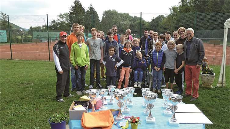 Die Kids freuen sich auf die Siegerehrung.privat