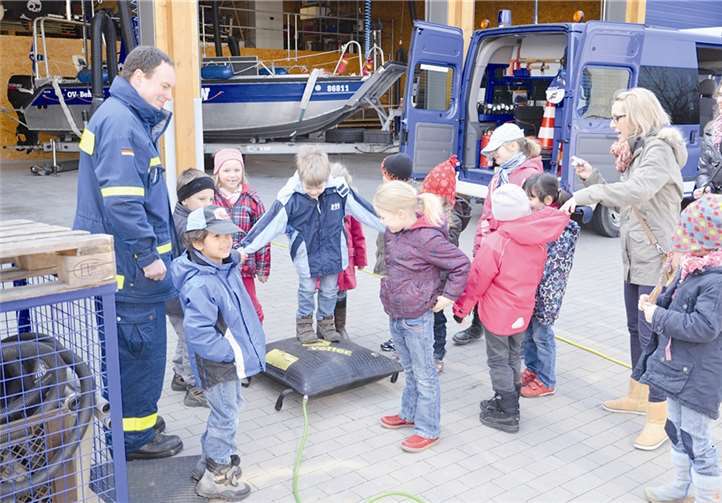 Die Kids hatten sichtlich Spaß mit den Hebekissen.