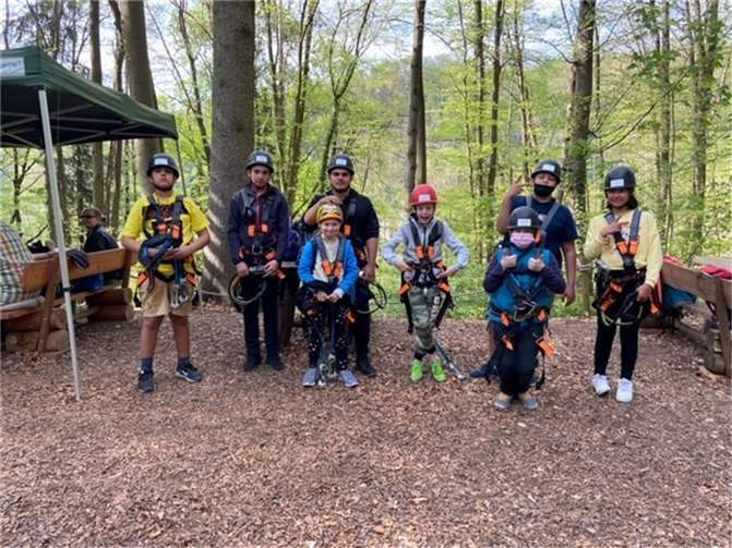 Die Kids vom Jugendtreff im Kletterwald Sayn.  Fotos: Jugendtreff der Stadt Mendig