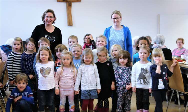 Die Kids von der Kita Maria Himmelfahrt begeisterten die Senioren mit ihren schönen Weihnachtsliedern .Georg Schuch