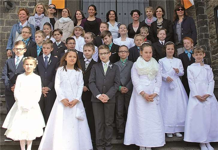 Die Kinder am Tag ihrer heiligen Kommunion. Privat