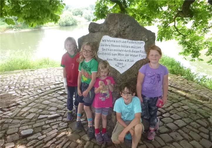 Die Kinder am Weserstein. privat