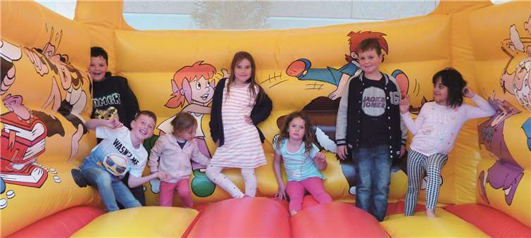 Die Kinder amüsierten sich auf der Hüpfburg vortrefflich.Fotos: FRE