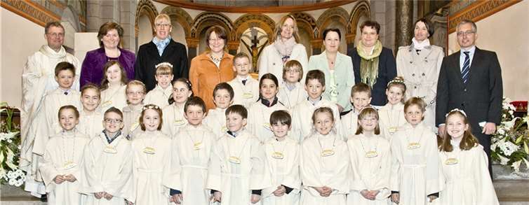 Die Kinder aus Maria Himmelfahrt und St. Bartholomäus, Namedy, empfingen in einem feierlichen Gottesdienst ihre erste Heilige Kommunion in Maria Himmelfahrt.. ihrfotoprofi, andernach