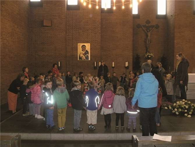 Die Kinder aus St. Maria Magdalena begrüßten in einem Gottesdienst den Herbst.privat