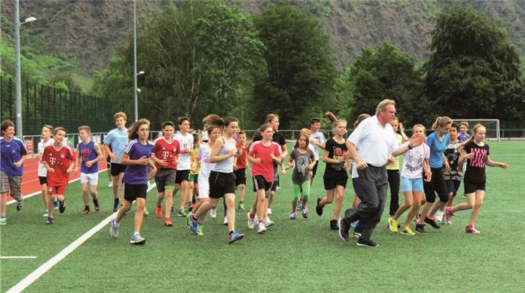 Die Kinder aus der Verbandsgemeinde Cochem beim Training mit Willi Wülbeck. privat