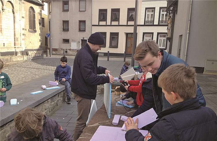 Die Kinder bastelten aus Styroporresten tolle Schiffe.privat