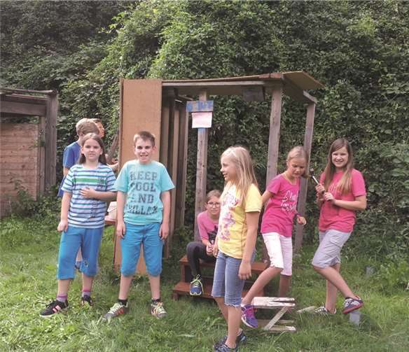 Die Kinder bauten eine neue Jutu-Hütte. privat