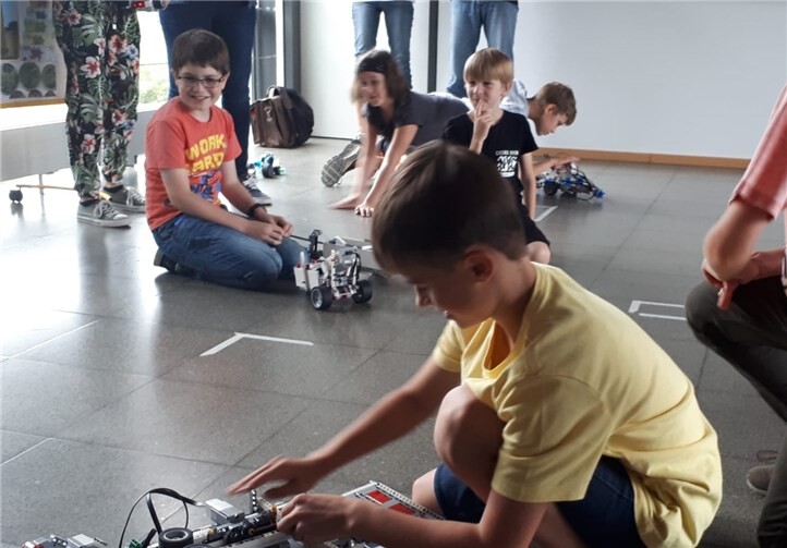 Die Kinder bauten teils umfangreiche Lego Roboter. Foto: privat