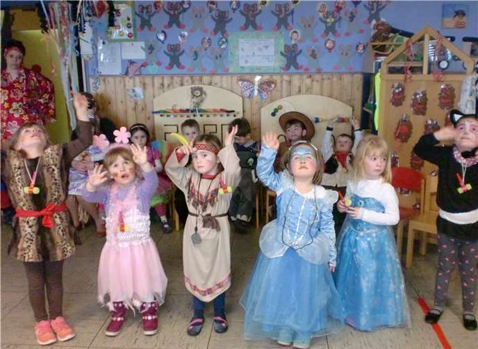 Die Kinder beeindruckten mit ihren tollen Kostümen.privat