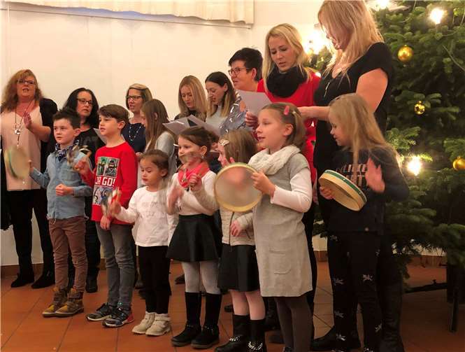 Die Kinder begeisterten die Senioren.Fotos: Privat