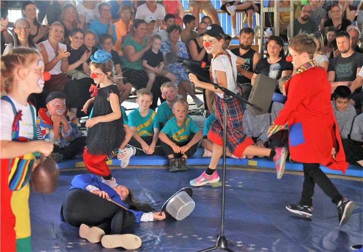 Die Kinder begeisterten die Zuschauer.  Quelle: Jörg Niebergall