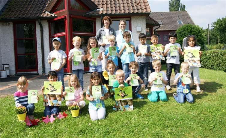 Die Kinder bekamen nach erfolgreichem Abschluss des Projekts einen „Bibliotheken-Führerschein“.privat