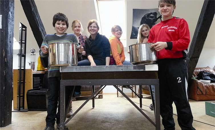Die Kinder belohnten sich mit selbst gemachten Nudeln für ihre wertvolle Arbeit.privat