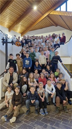 Die Kinder bereiten sich intensiv auf ihre Erstkommunion vor.  Foto: privat