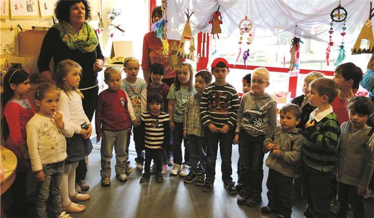 Die Kinder berichteten stolz, was sie in den letzten Wochen über Leben, Kunst und Religion der Indianer erfahren hatten.Privat