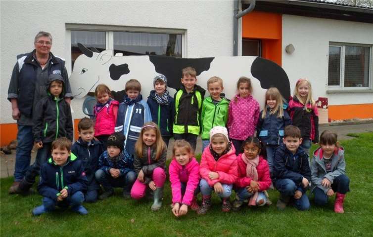 Die Kinder besuchten den „Lernort Bauernhof“ der Familie Nußbaum und konnten dabei viel Interessantes über Tiere und deren Haltung lernen. privat