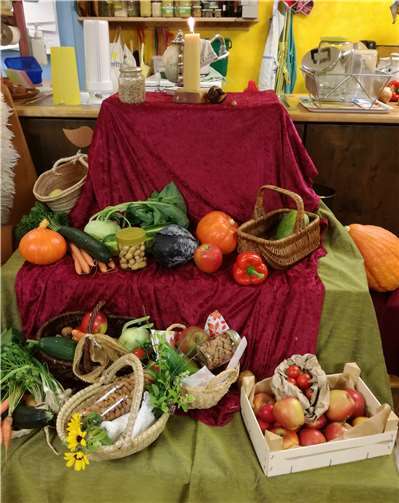 Die Kinder brachten kleine Erntedankkörbchen mit. Foto: privat