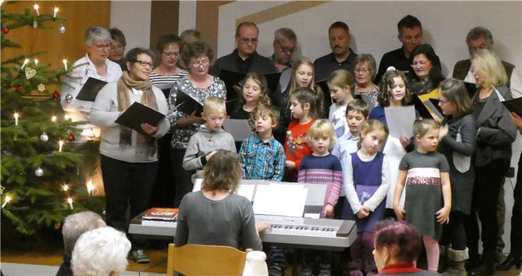 Die Kinder brachten mit ihren vier Kerzen Frieden, Glaube, Liebe, Hoffnung den Hümmericher Seniorinnen und Senioren den Advent näher.Privat