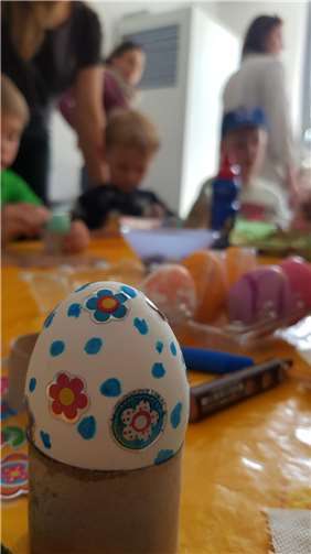 Die Kinder der Erpeler Kindertagesstätte Regenbogenland gestalteten mit viel Hingabe individuelle Ostereier.