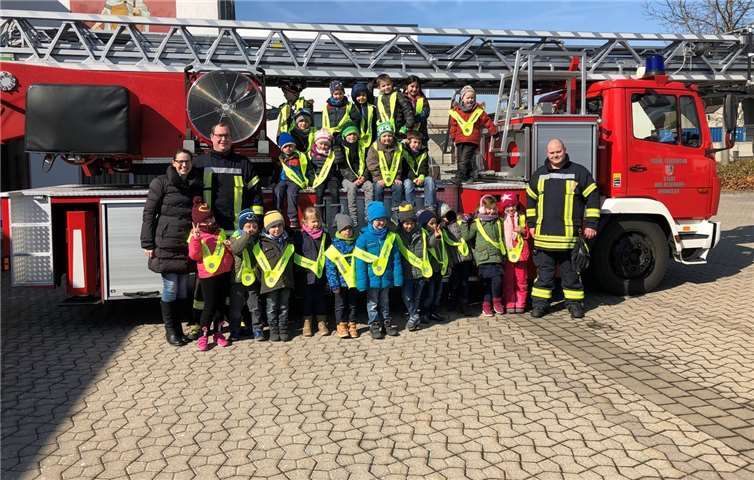 Die Kinder der Ev. Kita Arche Noah bei der Freiwilligen Feuerwehr in Bad Neuenahr. Privat