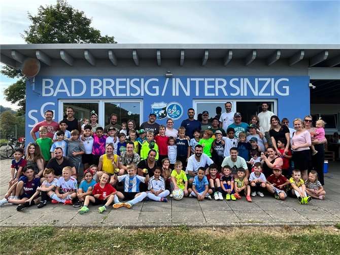 Wunderbarer Saisonabschluss der Breisiger F-Jugend Die Kinder der F-Jugend feierten gemeinsam den Saisonabschluss. Foto: SG Bad Breisig
