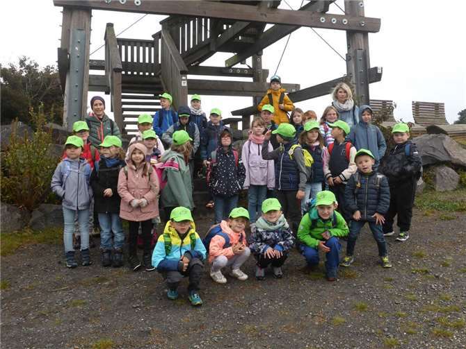Die Kinder der Grundschule Kürrenberg bei der Wanderung