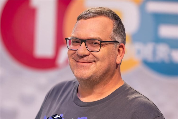 Die Kinder der Grundschule Oberfell sind bei Moderator Elton zu Gast. Foto: ZDF/Ralf Wilschewski