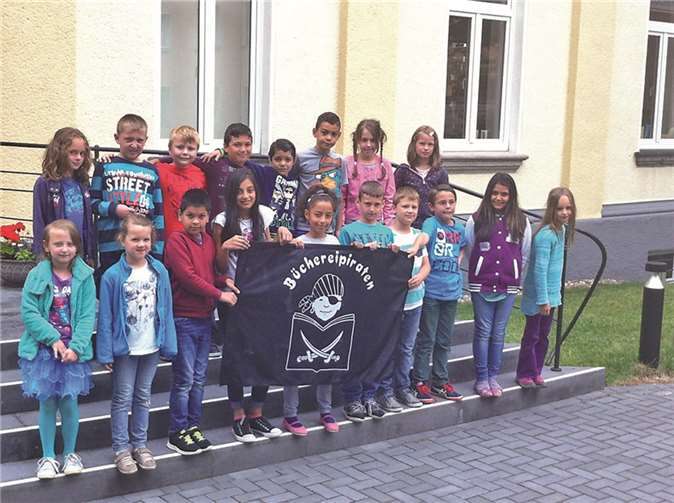 Die Kinder der Grundschule St. Martin dürfen sich ab sofort Büchereipiraten nennen.privat