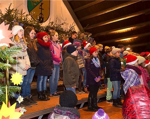 Die Kinder der Grundschule bei ihrem Auftritt im Musikpavillon.WT