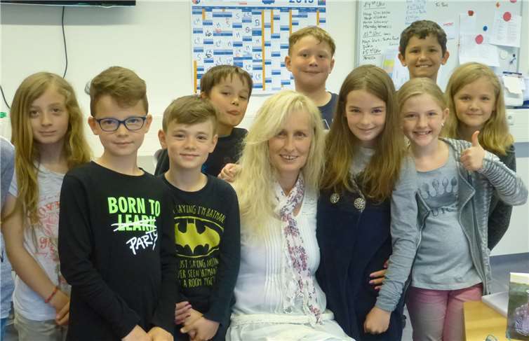 Die Kinder der Grundschule freuten sich über das Treffen mit Autorin Vincie Halen. Foto: privat