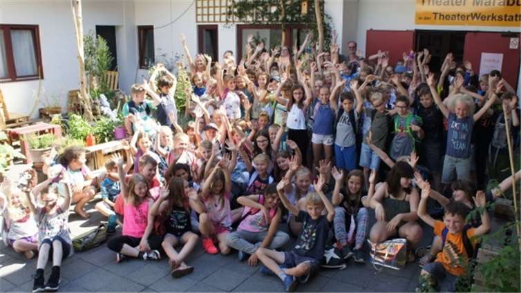 Die Kinder der Jahrgänge 3 und 4 der Schule am Burgweiher waren begeistert von ihrem Theatererlebnis.  privat