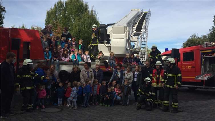 Die Kinder der KiTa Rappelkiste durften auch die Feuerwehrautos besichtigen. privat
