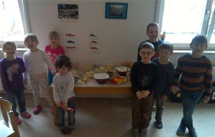 Die Kinder der KiTa St. Georg waren mit Begeisterung und „gutem Hunger“ bei der Sache. Foto: privat