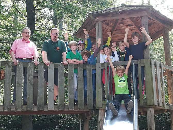 Die Kinder der Kinderferienfreizeit Haus Bucheneck freuten sich über den Besuch von Bürgermeister Dornbusch. Foto: Yvonne Vehar / Stadtverwaltung Lahnstein