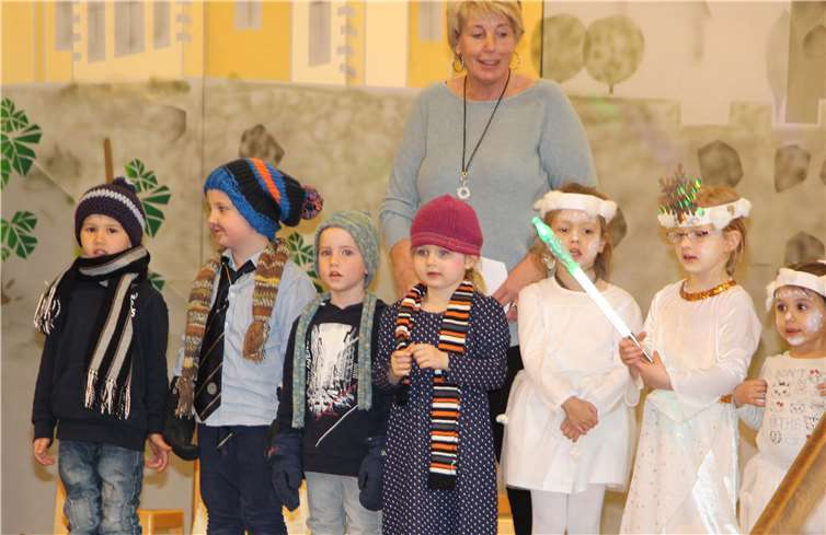 Die Kinder der Kita ,,Rappelkiste‘‘ boten den Zuschauern beim „Schneegestöber“ lustige Szenen.privat