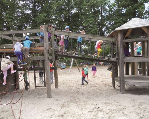Die Kinder der Kita St. Anna hatten viel Spaß auf dem Abenteuerspielplatz. privat