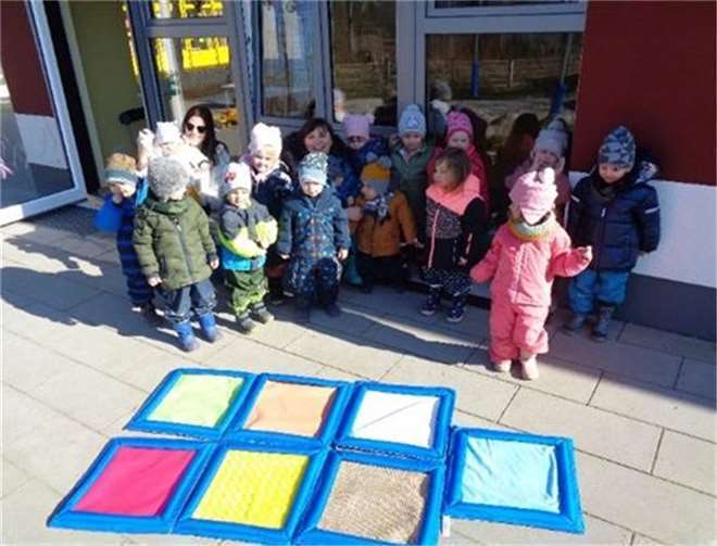 Die Kinder der Kita Stromberg durften sich über attraktive Spenden des Fördervereins freuen.  Foto: Kita