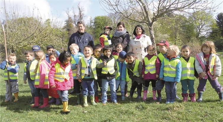 Die Kinder der Kita „Villa Regenbogen“ besuchten mit ihren Erzieherinnen Günther Hahnenberg in Lüftelberg.Stadt Meckenheim