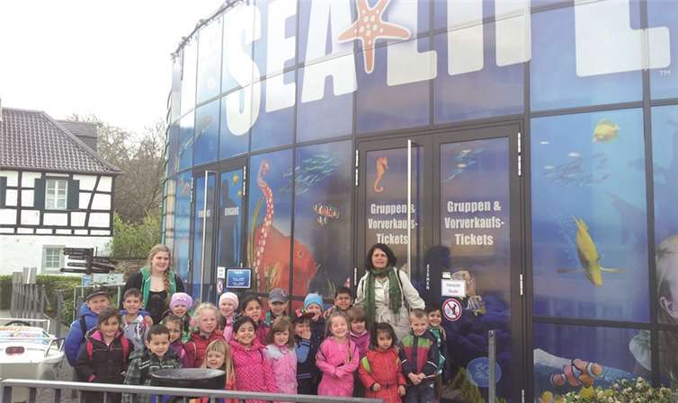 Die Kinder der Kita „Villa Regenbogen“ mit ihren Erzieherinnen vor dem Sea Life. Stadt Meckenheim